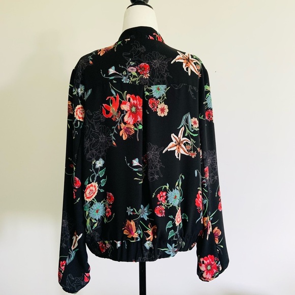 Dalia floral zip up jacket - Picture 3 of 9